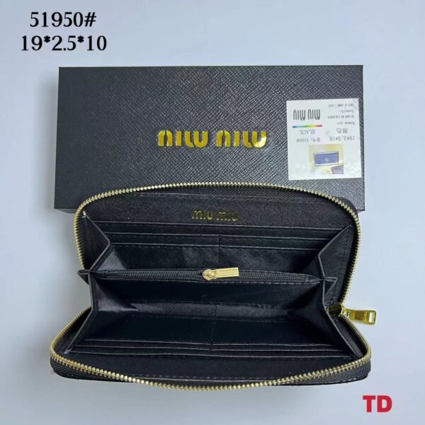 ⁦ארנק של מיו מיו⁩ – תמונה ⁦7⁩