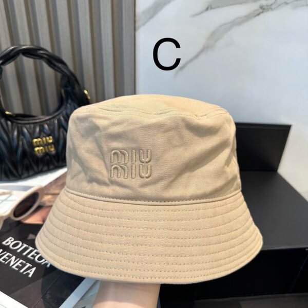 ⁦כובע של מיו מיו⁩ – תמונה ⁦4⁩