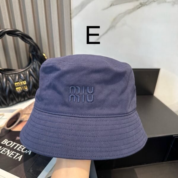⁦כובע של מיו מיו⁩ – תמונה ⁦6⁩