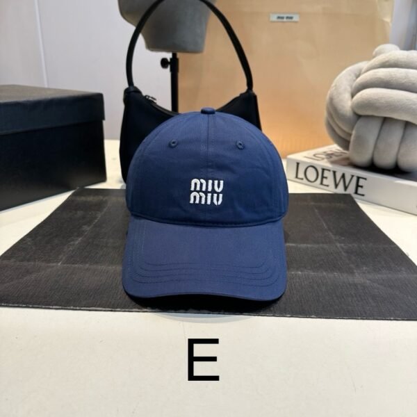 ⁦כובע מצחייה של מיו מיו⁩ – תמונה ⁦6⁩