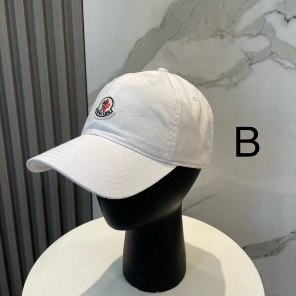 ⁦כובע מצחייה של מונקלר⁩ – תמונה ⁦2⁩