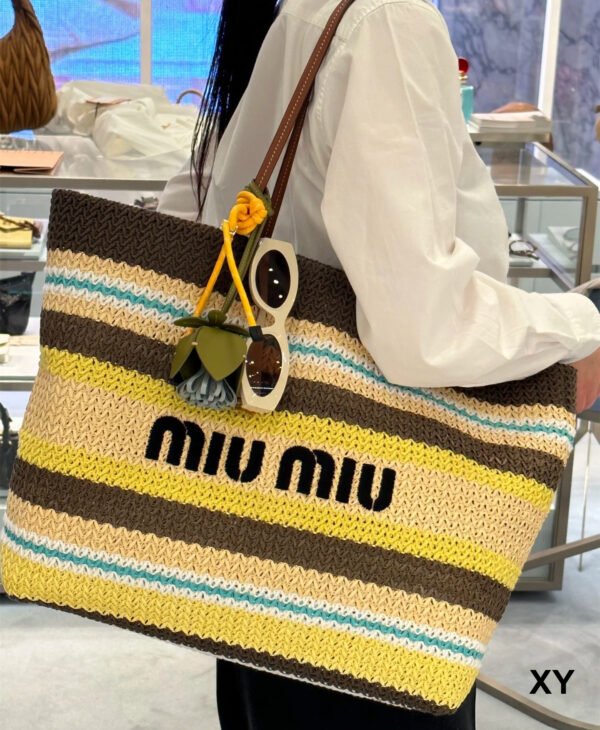 ⁦תיק של מיו מיו⁩ – תמונה ⁦6⁩