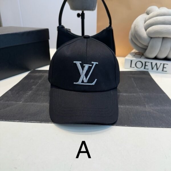 ⁦כובע מצחייה של לואי ויטון⁩ – תמונה ⁦2⁩
