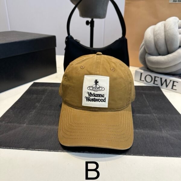 ⁦כובע מצחייה של ויויאן וסטווד⁩ – תמונה ⁦3⁩