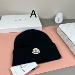 כובע גרב של מונקלר