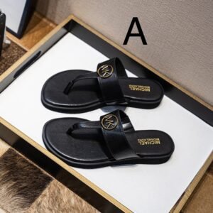 כפכפים של מייקל קורס