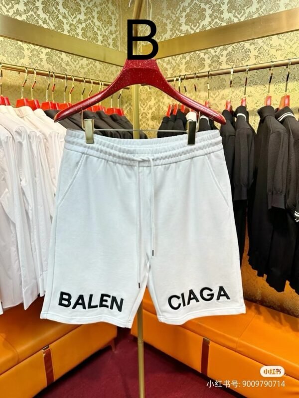 ⁦מכנסיים קצרים של בלנסיאגה⁩ – תמונה ⁦2⁩