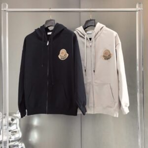 סוודר של מונקלר