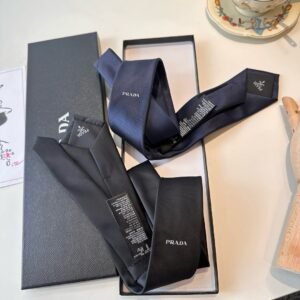 עניבה של פראדה