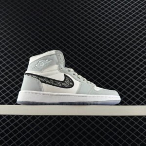 נעליים של נייק איר ג׳ורדן בשיתוף דיור