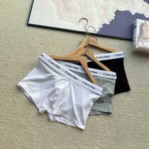 3 בוקסרים של קלווין קליין