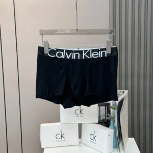 3 בוקסרים של קלווין קליין