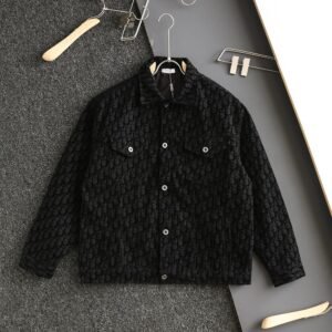 ג׳קט של דיור