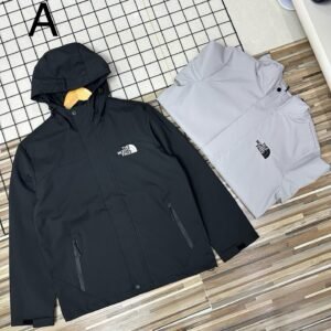 מעיל רוח וגשם של דה נורט פייס