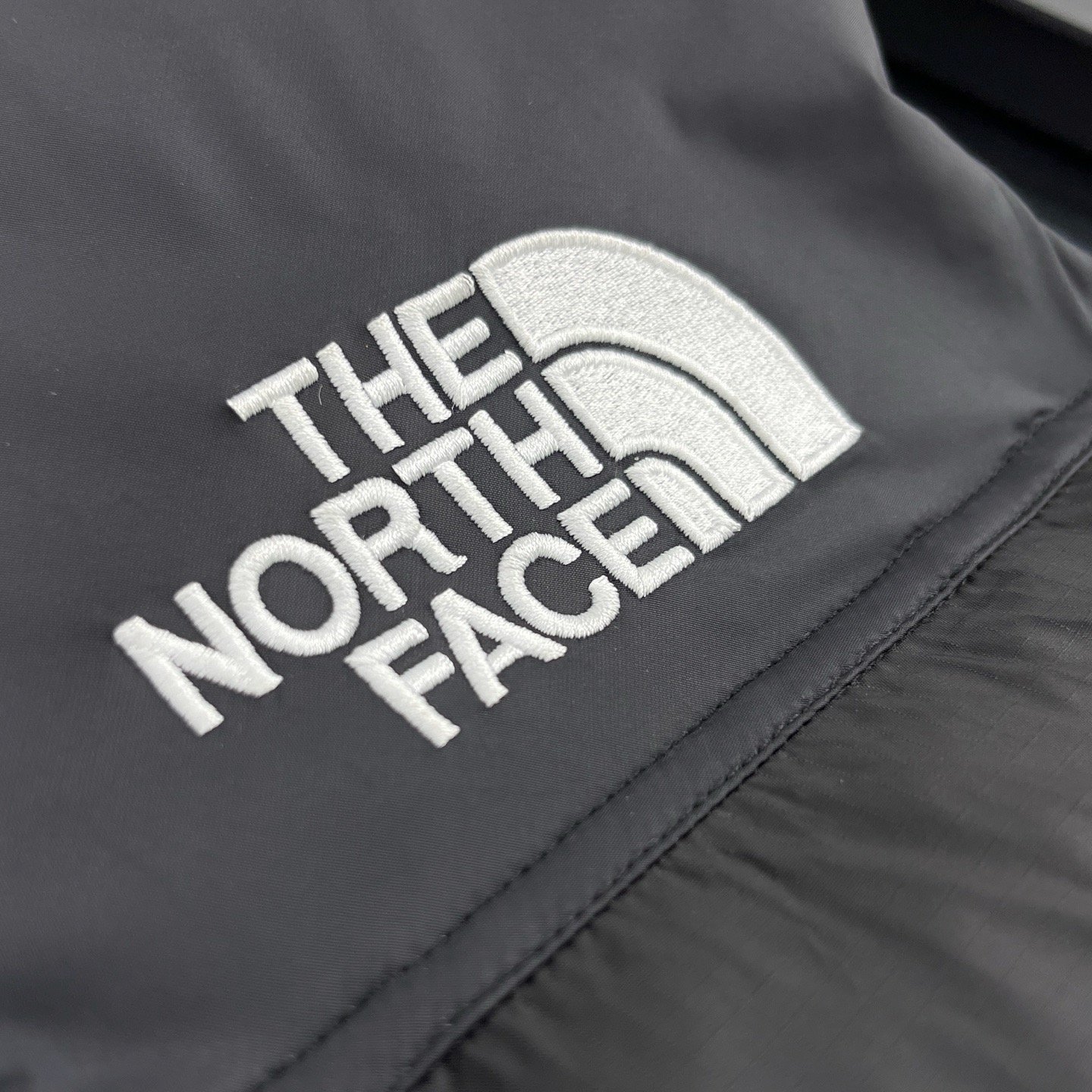 שחפץ אפוד של דה נורט פייס – תמונה 9