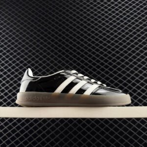 נעליים של אדידס גזל