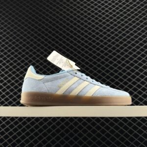 נעליים של אדידס גזל