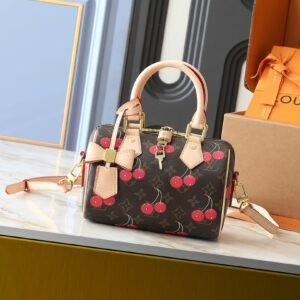 תיק של לואי ויטון מעור