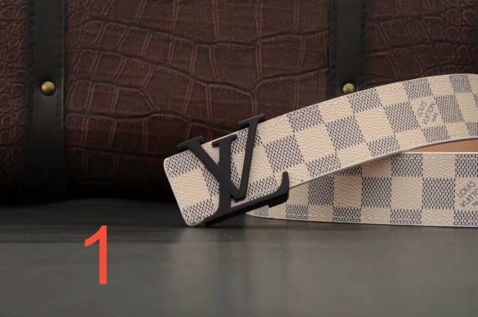 חגורה של לואי ויטון מעור