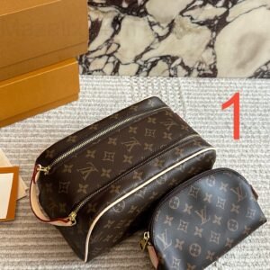 סט 2 ארנקים / תיקי איפור של לואי ויטון