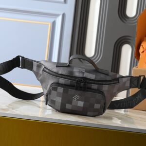 תיק פאוץ׳ של לואי ויטון מעור