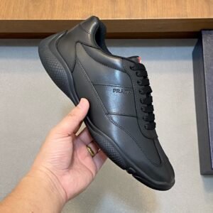 נעליים של פראדה מעור