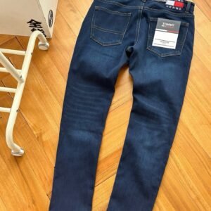 מכנסיים ג׳ינס של טומי הילפיגר