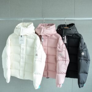 מעיל של מונקלר