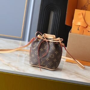 תיק של לואי ויטון מעור