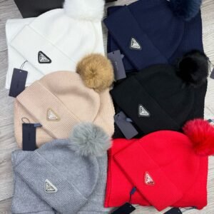 סט כובע גרב וצעיף של פראדה