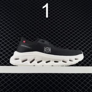 נעליים של און קלאוד בשיתוף לואבה