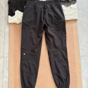 מכנסיים של לולו למון