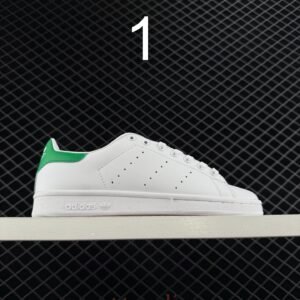 נעליים של אדידס סטאן סמית׳