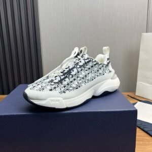 נעליים של דיור