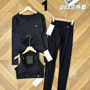 סט טופ, חולצה וטייץ של לולו למון