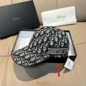 כובע מצחייה של דיור