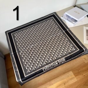 צעיף מטפחת של דיור