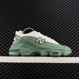 נעליים של ניו באלאנס 1000