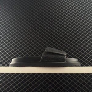 כפכפים של דיור