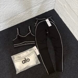 סט ספורט טופ וטייץ של אלו יוגה