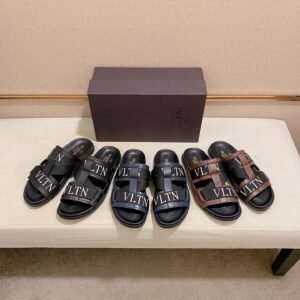 כפכפים של ולנטינו מעור