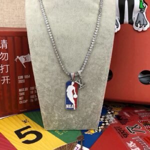 שרשרת של לואי ויטון בשיתוף NBA