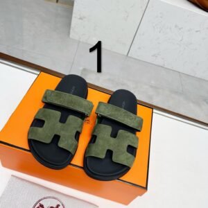 כפכפים של הרמס מעור